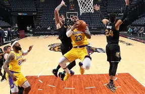 今夜NBA常规赛焦点战,洛杉矶湖人手感冰凉,质疑声仍在,控场能力受关注 今夜NBA常规赛焦点战,洛杉矶湖人手感冰凉,质疑声仍在,控场能力受关注